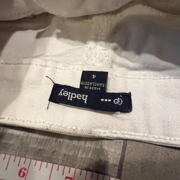 5/$20 GAP Hadley shorts size 4 white bin CH - Picture 7 of 7